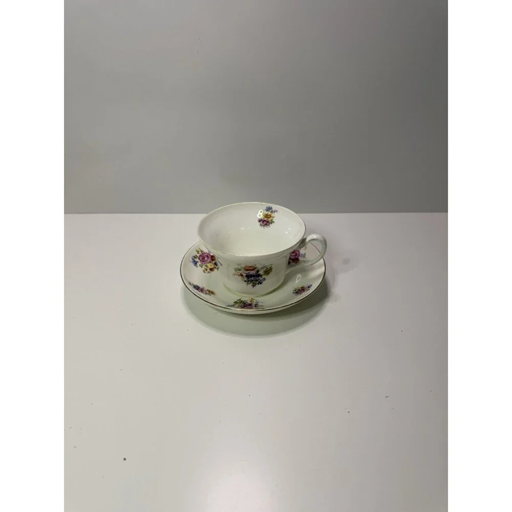 Vintage English Teacup & Saucer Floral Bouquet Gold Trim‎ Bone China England